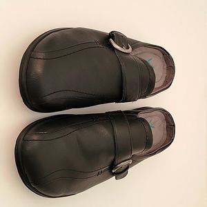 Ladies Yuu Edana Mule Black with Silver  BUCKLE Size 10M